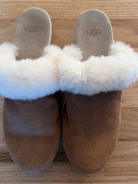 UGG Women's Kalie Brown Suede Shearling-Lined Slip-On Wooden Clogs Mules